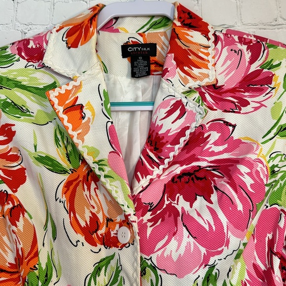 City Silk stretch lined blazer in beautiful bright flowers - Picture 2 of 9